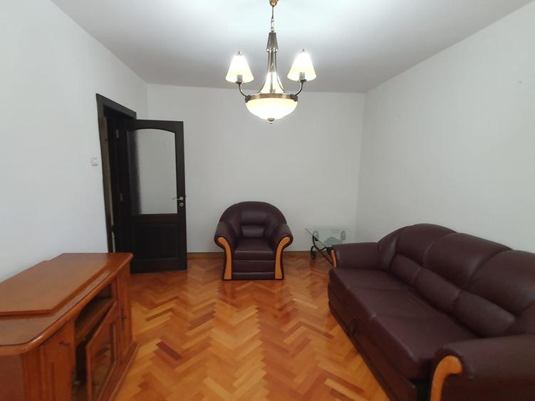 De inchiriat apartament 3 camere zona centrala- langa hotel Central