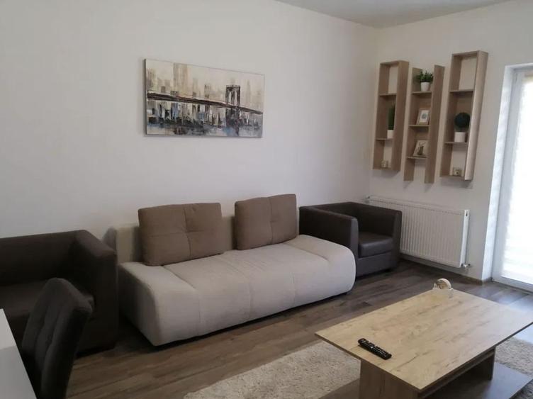 De închiriat 2 camere | 500 m Coresi | Terasă + Parcare