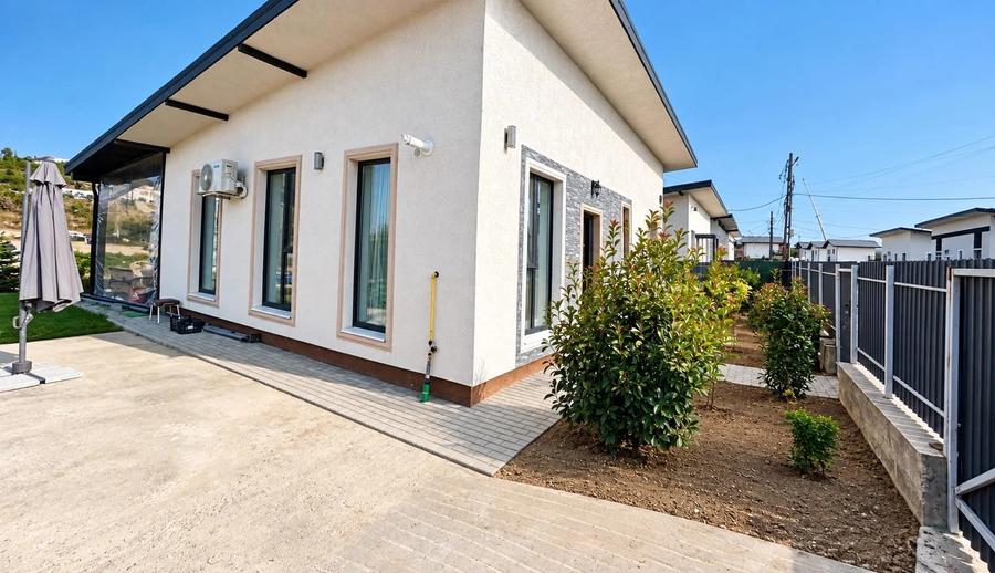 CASĂ 2021 VIȘAN – BÂRNOVA, 400mp teren, Living+ 2 Dormitoare, Mobilata și Utilată, 124900 €