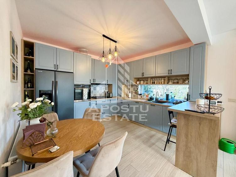 Jumatate de Duplex de vanzare, panouri solare, 95 mpu, Sanandrei