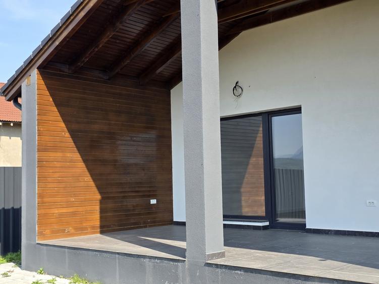 Casa individuala pe parter, 4 camere, teren 500mp