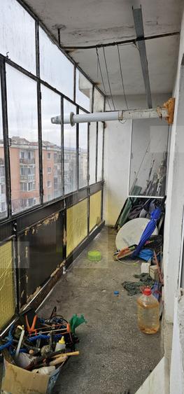 Apartament generos: 97,5 mp, 5 camere, 2 băi mari