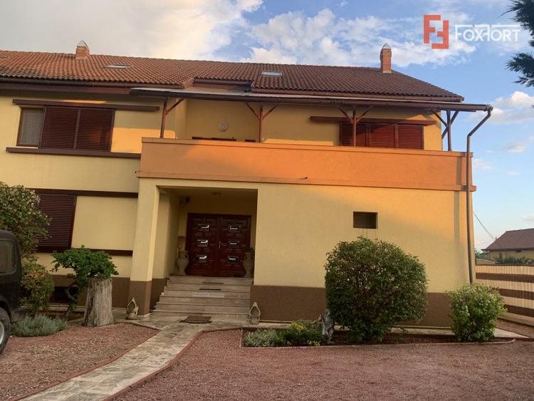 Vila Duplex cu lac si piscina Giarmata Vii cu 5880 mp de teren - ID V5269