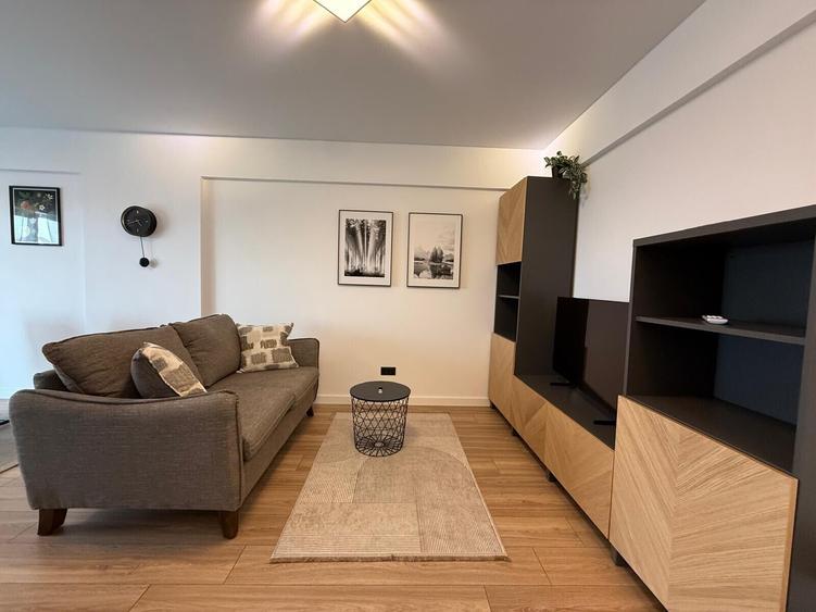 2 Camere Sun Royal Metrou 10 Minute