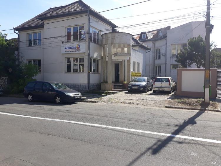 Birou, 950 mp în Central