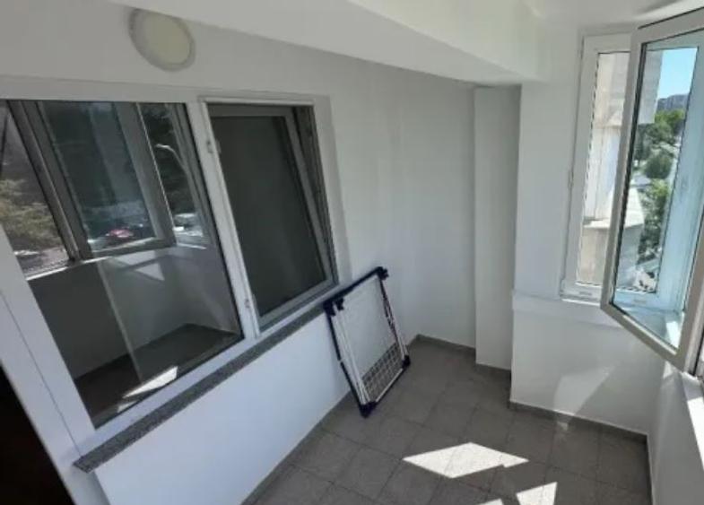 Apartament 3 Camere,Dristor metrou,decomandat,2 balcoane,et.3/10,mobilat,utilat