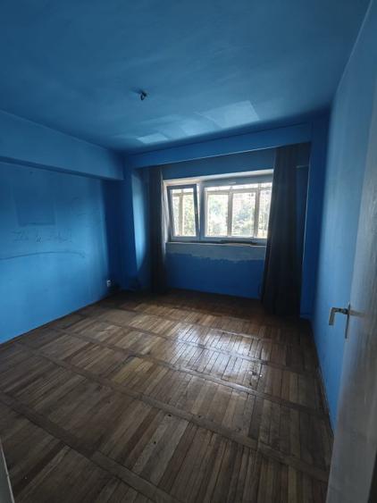 Apartament de vanzare, cu 3 camere spațios, etaj 1, zona Parcul Mara