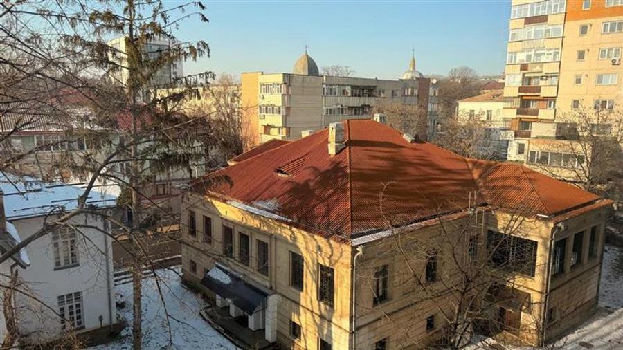 Apartament cu 3 camere, 2 bai, UMF CENTRU, decomandat, bloc din 1980