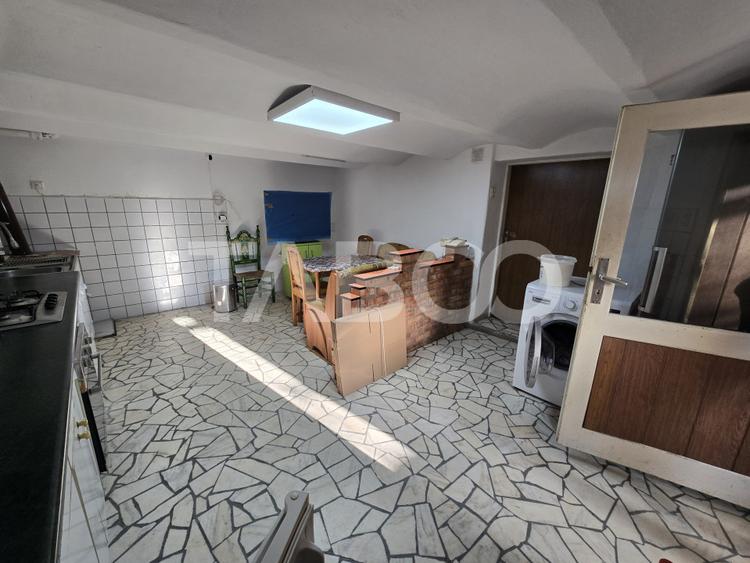 Casa individuala de vanzare 120mpu 4 camere si curte 1310mp Gusterita