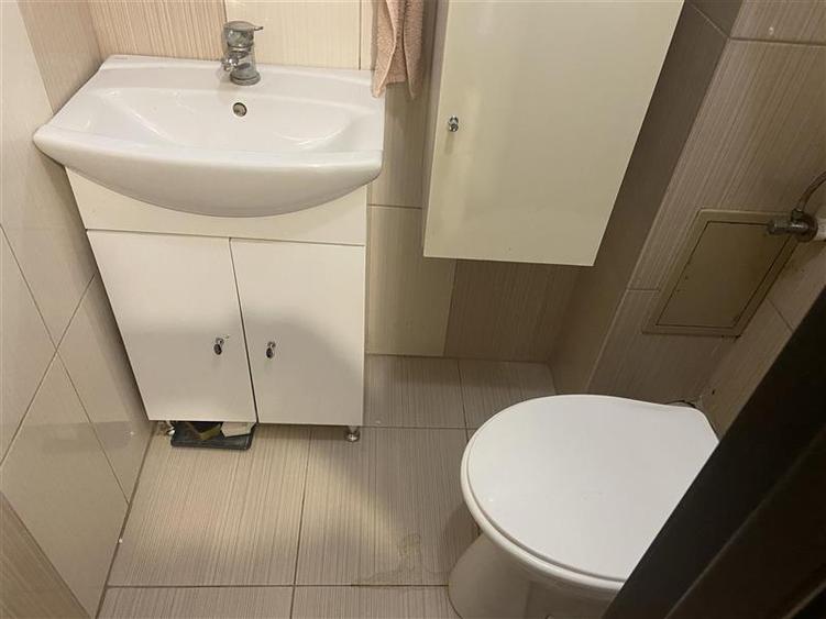Apartament 3 camere , zona centrala Inspectoratul Scolar, et 4 4, decomandat ,