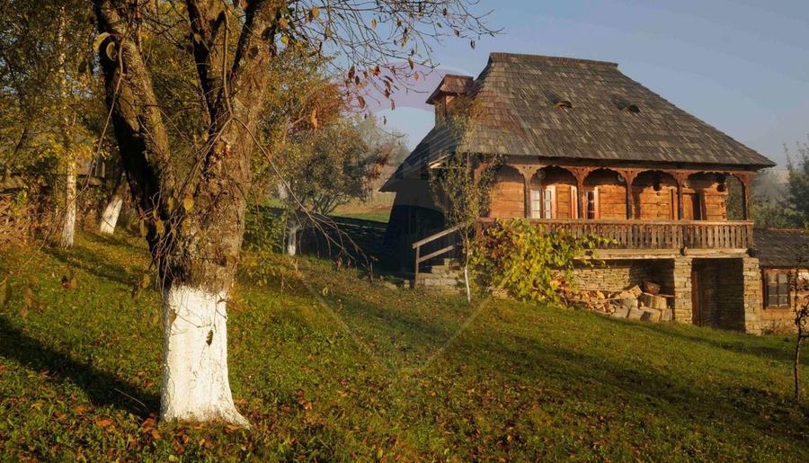 Vânzare ansamblu de 5 căsuțe tradiționale Maramureș/ Botiza