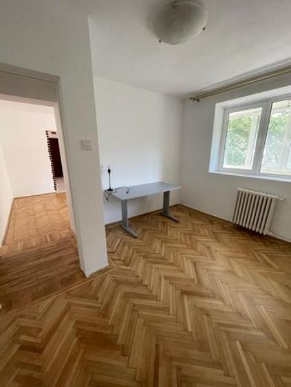 Apartament 3 camere de inchiriat in zona Drumul Taberei  la 2 minute se AFI