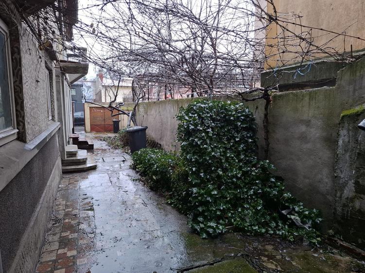 URGENT!, vila singur curte, TEREN IN PROPRIETATE, libera, NEGOCIABIL