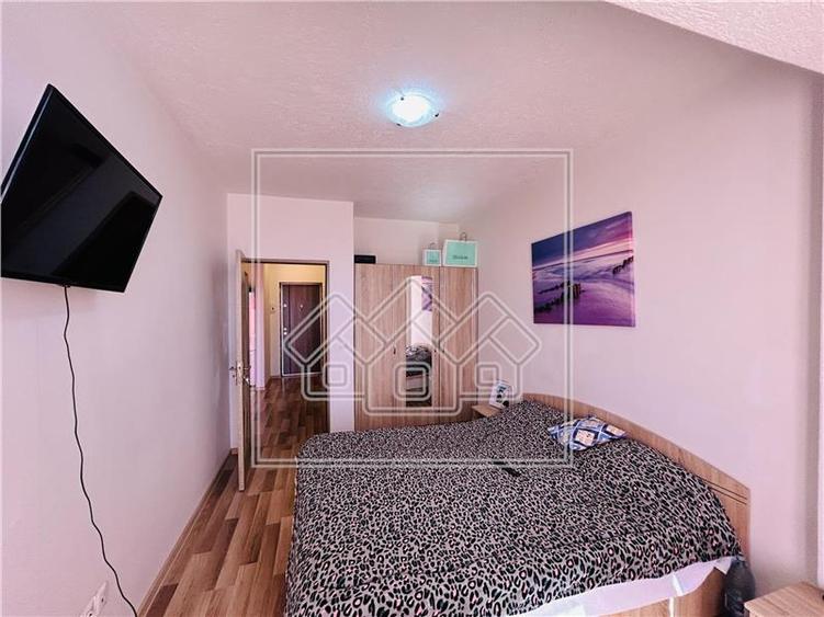 Ap cu 2 camere, la cheie, balcon - etaj intermediar