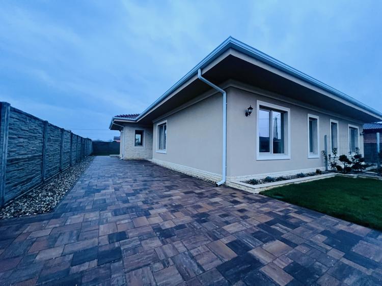 Duplex 3 camere, parter, 85 mp utili, 340 mp teren - Mosnita Noua