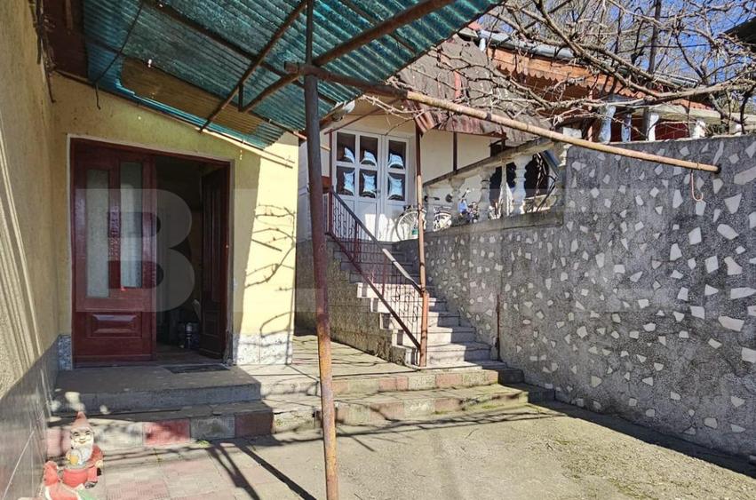 Casa 5 camere, 2 bucatarii, 140 mp, curte si gradina, zona Blaj