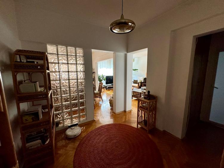 Vanzare apartament 4 camere