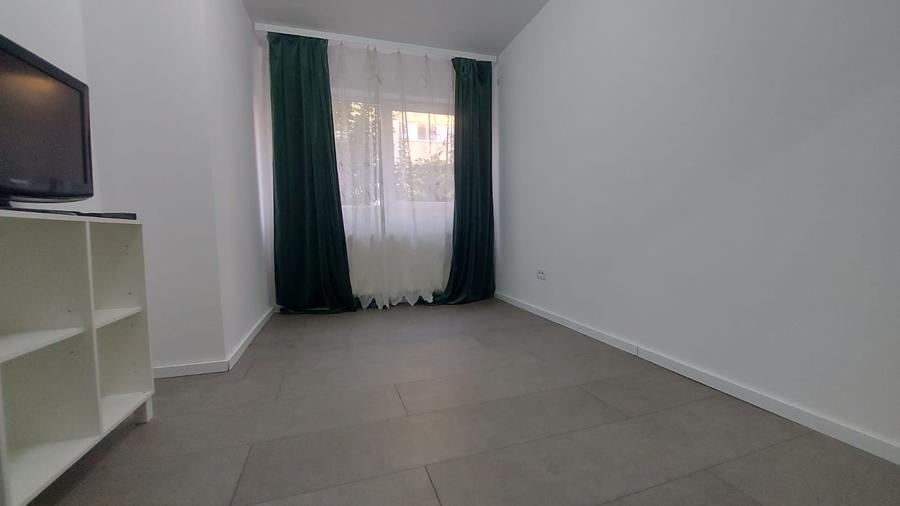 STUDIO DUBLU CU CURTE PROPRIE | recent renovat, metrou 12 minute