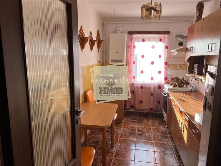 Apartament cu 3 camere decomandat cu balcon in Vasile Aaron - 6