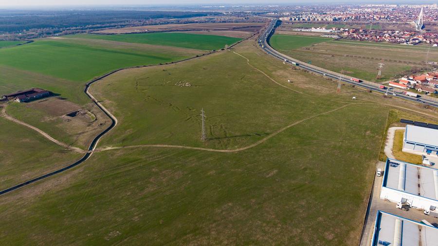 Teren de 107,000mp în zona industrială Zădareni