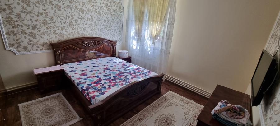 Casa cu etaj la strada zona Casa Lux