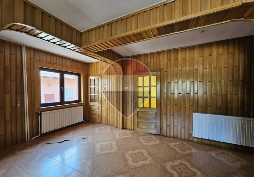 Casă / Vilă cu 12 camere de vânzare