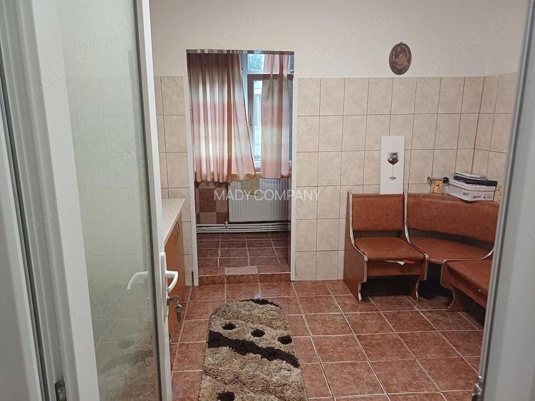 Apartamen cu două camere, decomandat, etaj 1 din 4, zona CET Constanța - 2