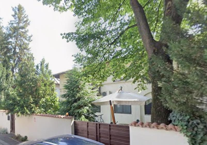 Lovely apartment on 2 levels in a villa in Primaverii