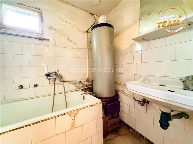 Casa din caramida cu 1.087 mp teren, pozitie centrala, utilitati la poarta, Micf - 19