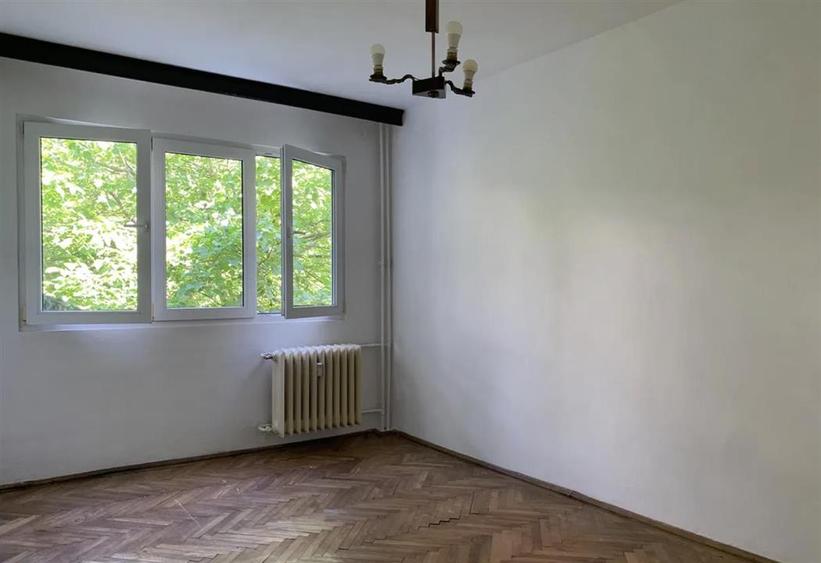Vanzare Apartament 3 Camere Semidecomandat Berceni-Al.Niculitel