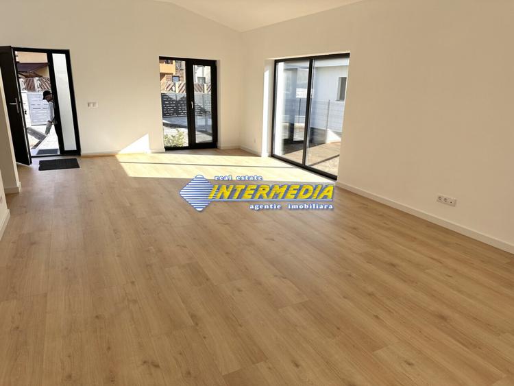 CASA NOUA I 90 MP I FINISATA LA CHEIE I ASFALT I TOATE UTILITATILE I