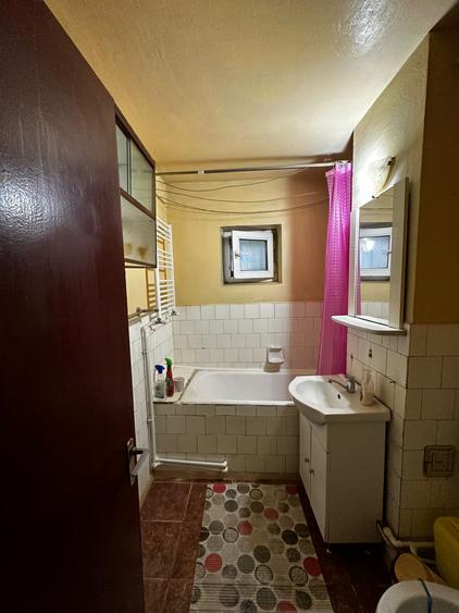 Apartament 2 camere decomandate zona Poarta 6