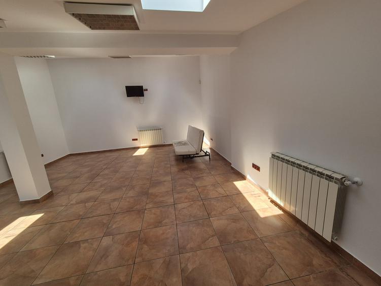 B-dul Gloriei, imobil P+1, pentru birouri, comercial