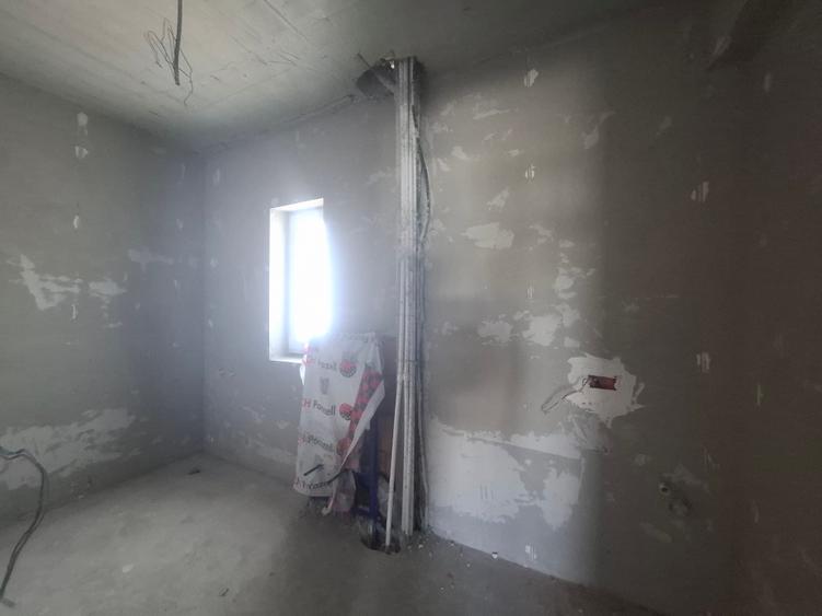 ​Vilă Individuală P+1E+Mansardă | Construcție Solidă, Toate Utilitățile