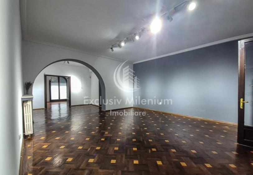 Parter Nemobilat Piata Romana 8 Locuri de Parcare