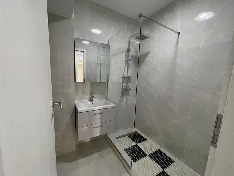 AP. 2 CAMERE- APARATORI,PARCARE INCLUSA, MASINA DE SPALAT VASE, METROU