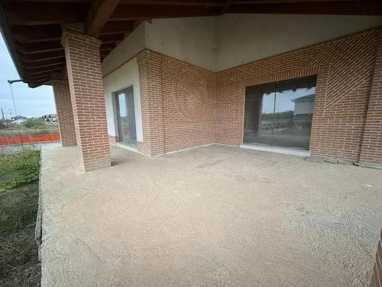 Casa 10 camere Nefinalizata 600 m Utili 2500 m Teren Padure 400 m