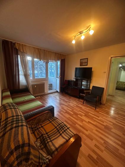 Apartament 2 camere, etajul 1/4, zona Podu Ros