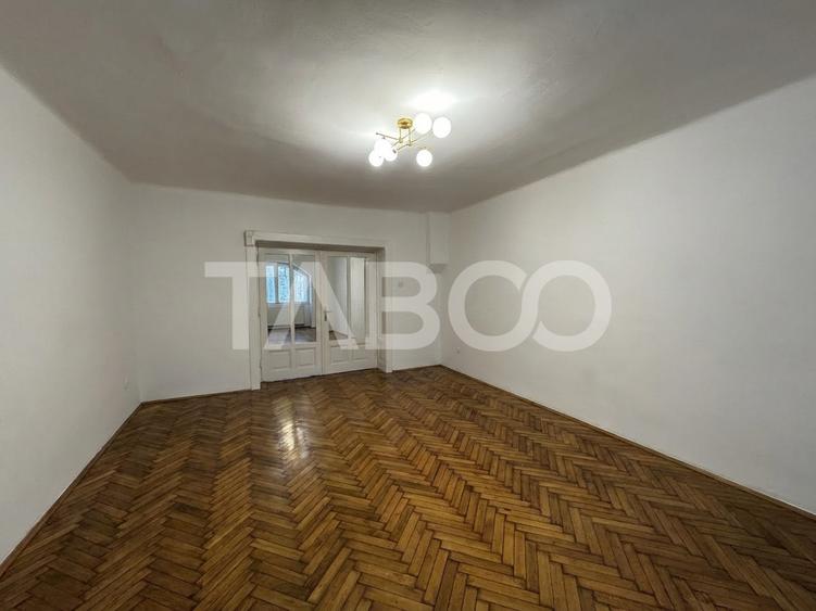 Spatiu de inchiriat zona pietonala 133 mpu 5 camere Centrul Istoric