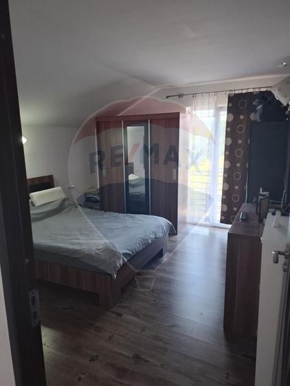 Casă / Vilă cu 4 camere de vânzare