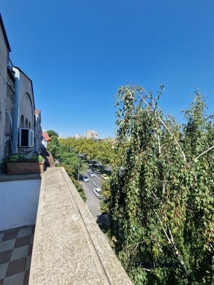 Piata Romana - Lascar Catargiu 3 camere etaj 3 in vila istorica, ideal birou