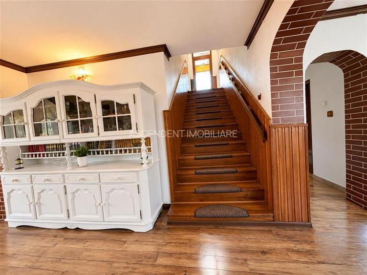 Casa familiala,790mp teren,5+dormitoare, livada,2 garaje,panouri 8 kW, Tarnaveni - 6