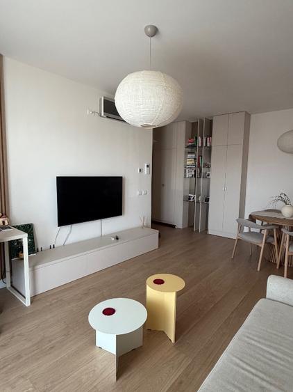 Proprietar — închiriez apartament cu 2 camere, 2 băi, terasă și grădină