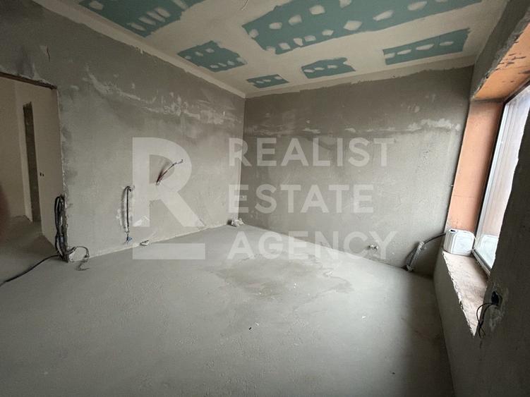 Casă P+1, 315 m² utili | Teren 1.530 m² | Pe malul lacului Ostratu