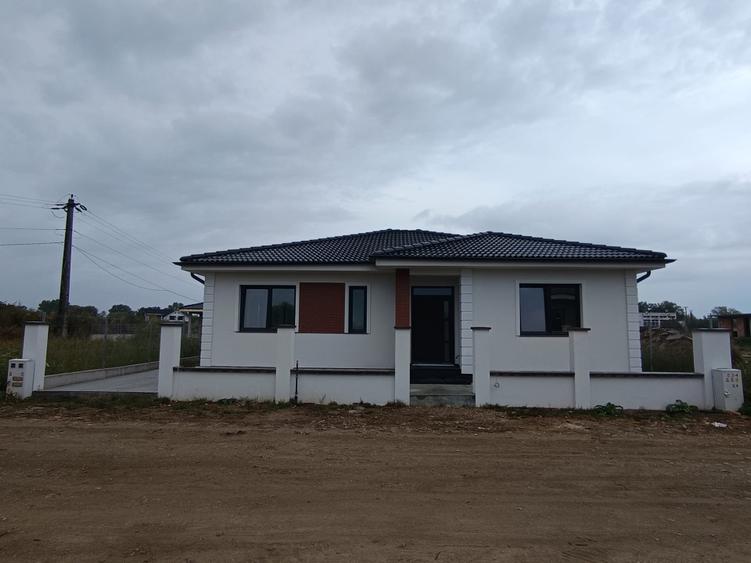 Casă modernă 3 camere, 140 mp, semifinisata teren 400 mp