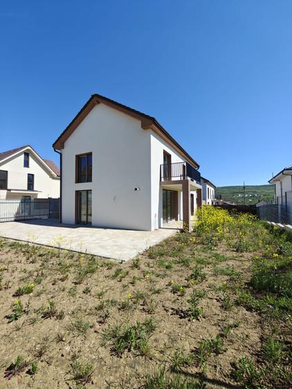 Casă cu garaj de vânzare – Chinteni, zonă liniștită