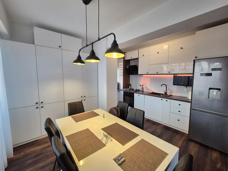 Penthouse 104,97 mp + 192,81 mp terase - piata Sudului