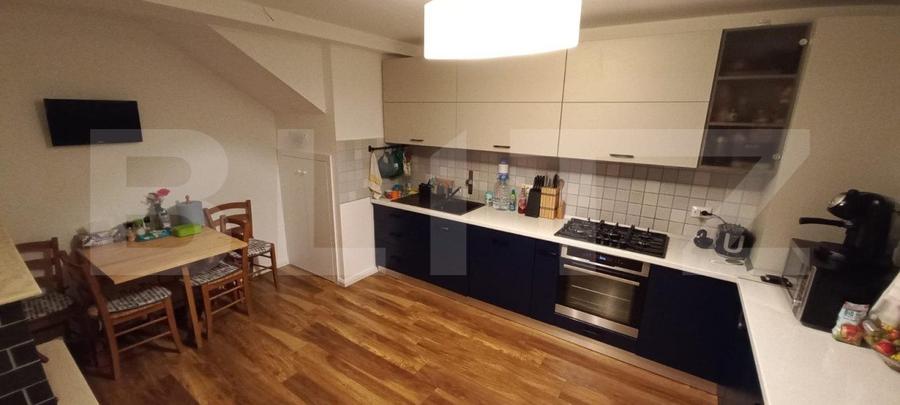 Casa 5 camere, IZVOR