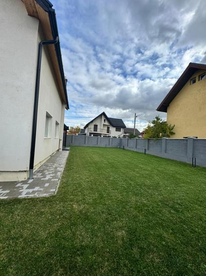 Casă modernă complet renovată, cu curte amenajată și sisteme inteligente
