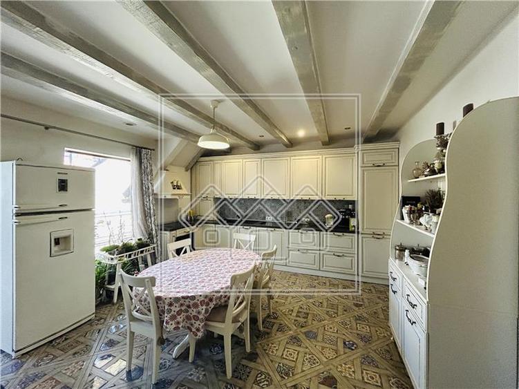 Apartament cu 4 camere, 2 bai, terasa - B-dul Victoriei